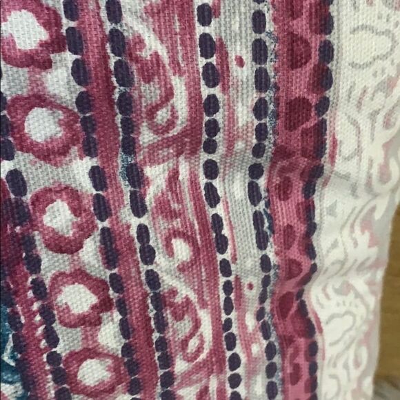 ENVOGUE OVERSIZE DECORATIVE PILLOW‎ SIZE 18X20 - Picture 4 of 9